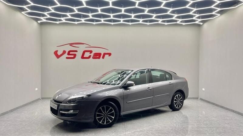 Cinzento Usado 2015 Renault Laguna III LIMITED | € 12.750 (Caro) - Imagem 1/4