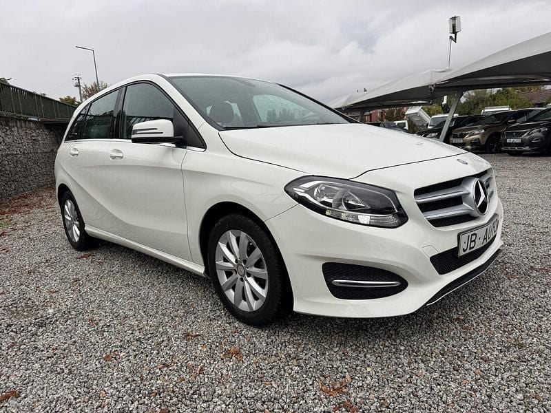 Usado Mercedes B180 Edition 109 HP (80 kW) 2016 Branco Monovolume