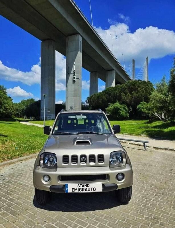 Cinzento Usado 2004 Suzuki Jimny SUV | € 5.000 - Imagem 1/4