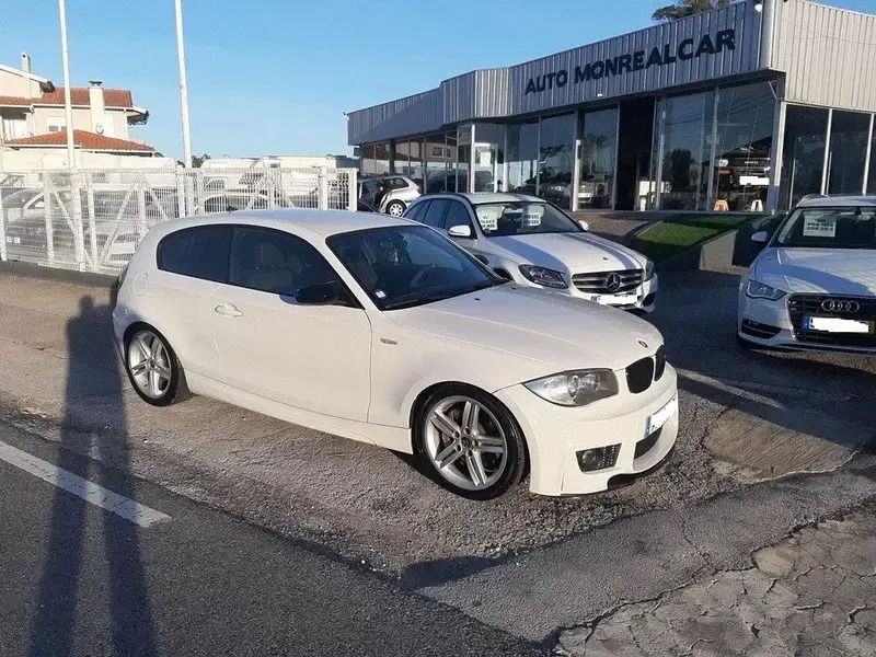 Branco glaciar Usado 2009 BMW 118 Coupé Sport Line Coupé | € 12.900 (Preço elevado) - Imagem 1/4