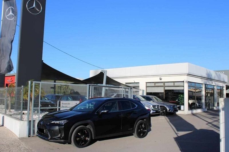 Preto Usado 2021 Lexus UX 250h SUV | € 34.500 - Imagem 1/4