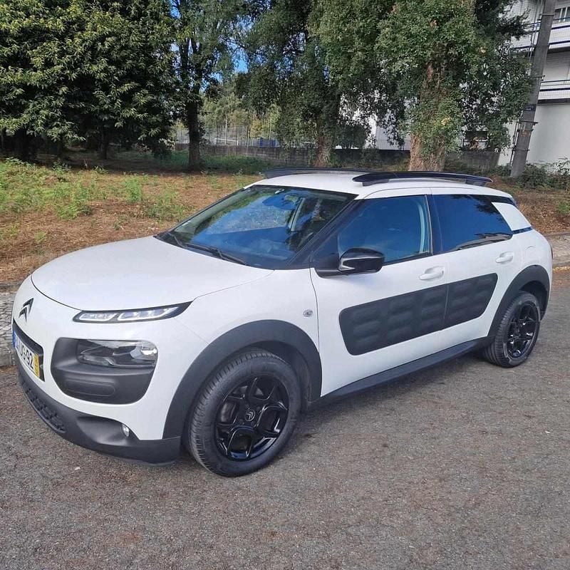 Branco Usado 2018 Citroën C4 Cactus PureTech Citadino | € 9.000 (Bom preço) - Imagem 1/4
