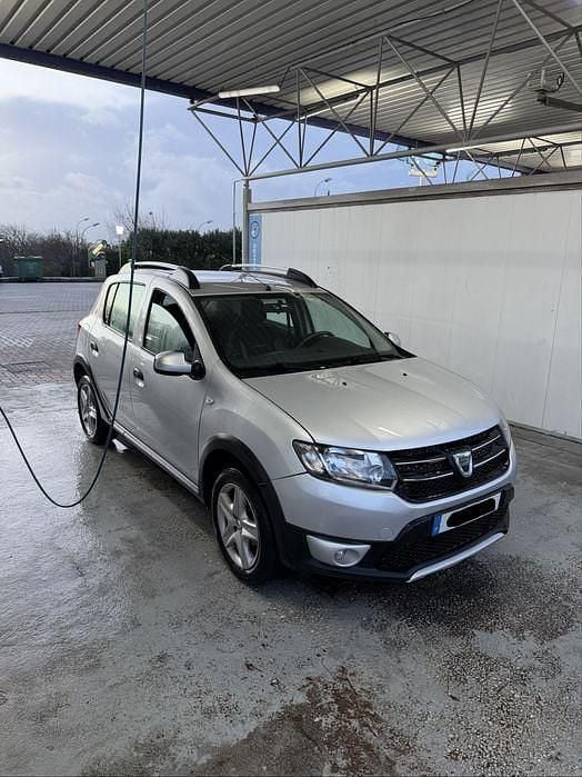 Usado Dacia Sandero Stepway 90 HP (66 kW) 2013 Sedan