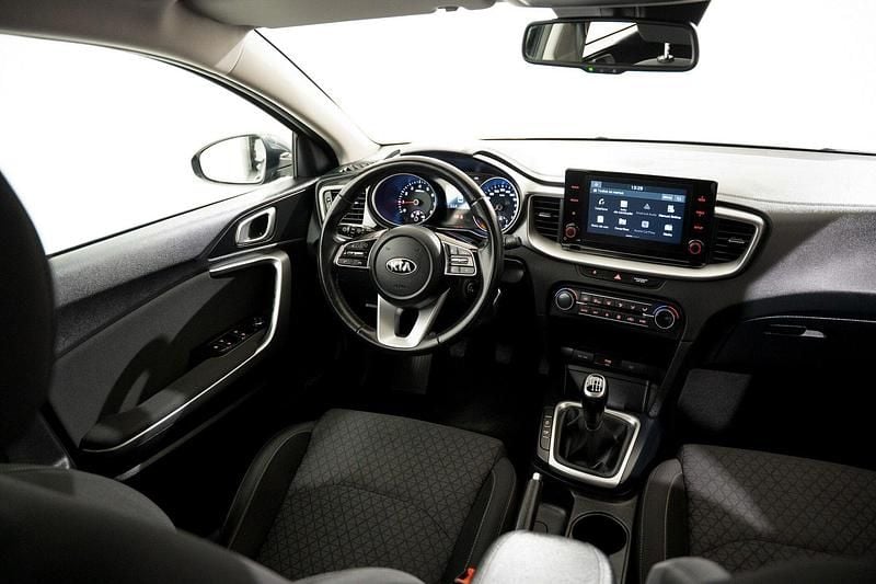 Usado Kia Ceed 120 HP (88 kW) 2021 Cinza Citadino