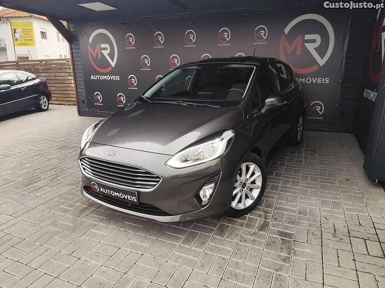 Cinza Usado 2018 Ford Fiesta Titanium Citadino | € 14.900 (Preço justo) - Imagem 1/1