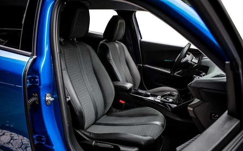 Usado Peugeot e-2008 Allure 100 kW (136 HP) 2022 Azul SUV