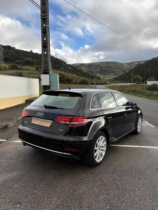 Usado Audi A3 116 HP (85 kW) 2017 Preto Sedan