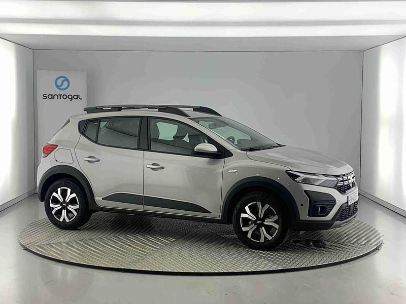 Cinzento Usado 2024 Dacia Sandero Citadino | € 17.100 (Preço justo) - Imagem 1/4