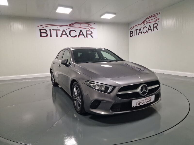 Cinza Usado 2019 Mercedes A180 Style | € 25.950 (Preço justo) - Imagem 1/4