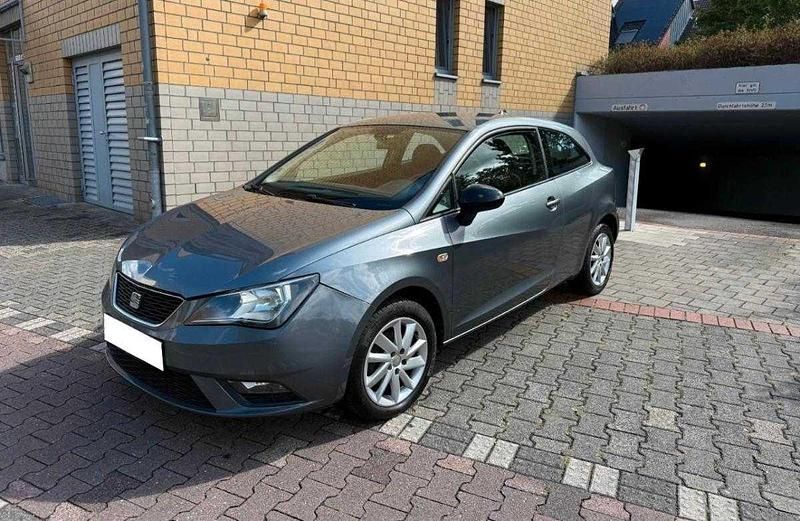Usado Seat Ibiza 75 HP (55 kW) 2012 Cinzento