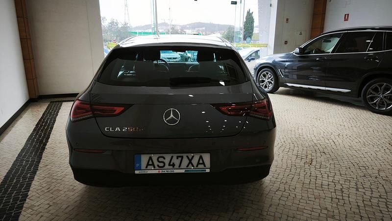 Usado Mercedes CLA250e Style 218 HP (160 kW) 2022 Cinza Sedan