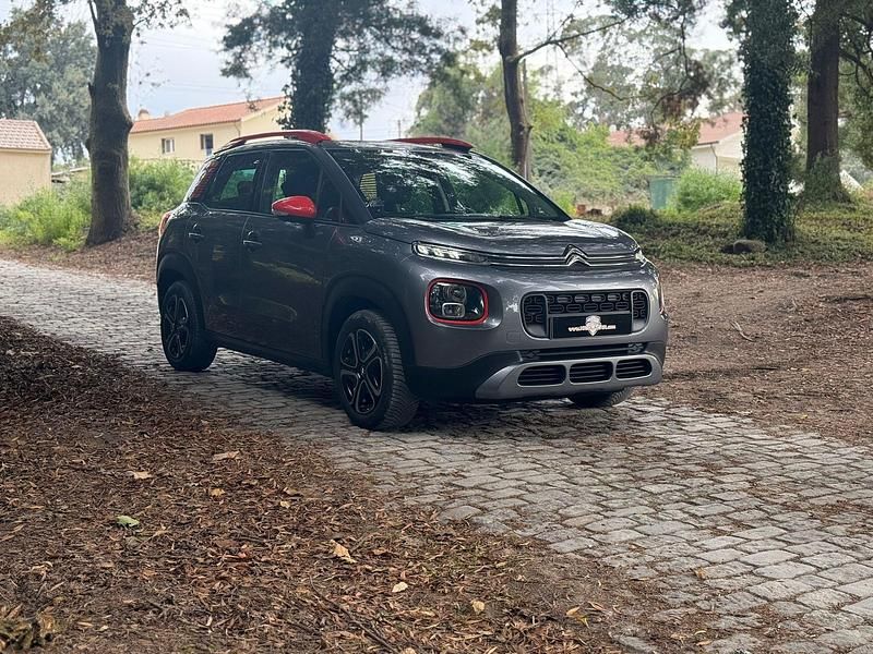 Cinza Usado 2018 Citroën C3 Feel Citadino | € 11.750 (Preço justo) - Imagem 1/4