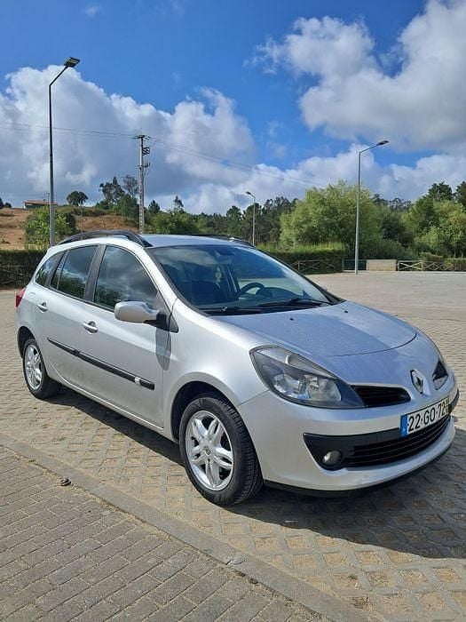 Usado 2008 Renault Clio III Sedan | € 4.350 - Imagem 1/4