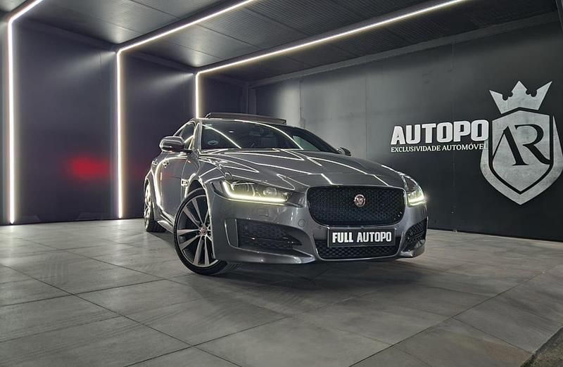 Cinza Usado 2015 Jaguar XE R-Sport Sedan | € 16.900 (Preço justo) - Imagem 1/4