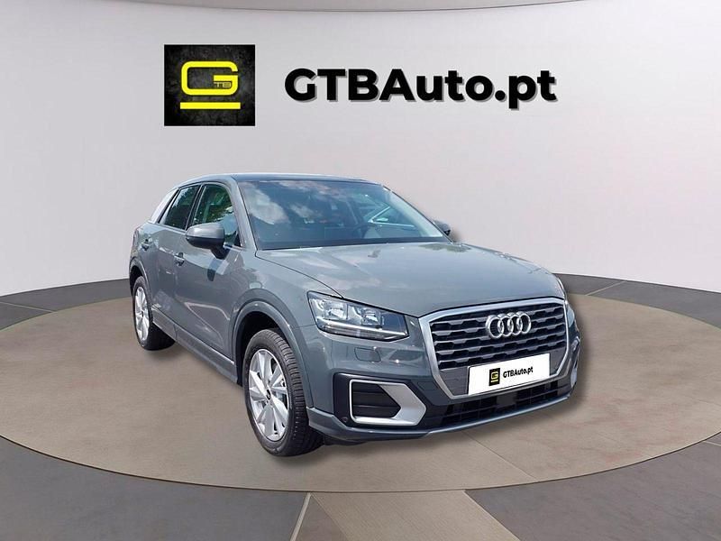 Cinza Usado 2020 Audi Q2 Sport SUV | € 30.999 - Imagem 1/4