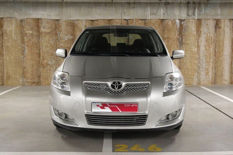 Cinza Usado 2008 Toyota Auris Citadino | € 6.890 (Preço elevado) - Imagem 1/4