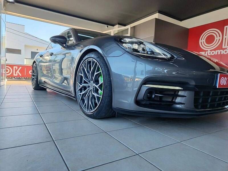Cinzento Usado 2017 Porsche Panamera Sedan | € 76.500 (Preço elevado) - Imagem 1/4
