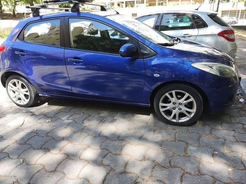 Verde Usado 2009 Mazda 2 Sedan | € 6.850 - Imagem 1/4