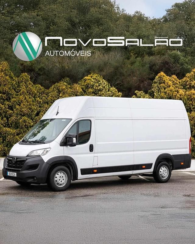 Branco Usado 2023 Opel Movano Van | € 29.900 - Imagem 1/4
