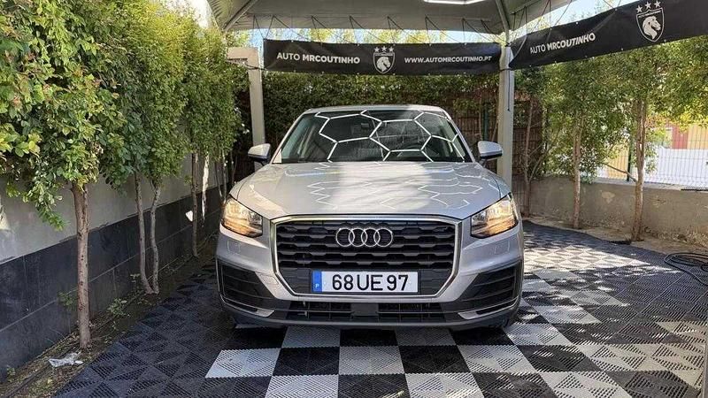 Usado Audi Q2 116 HP (85 kW) 2018 Cinzento SUV