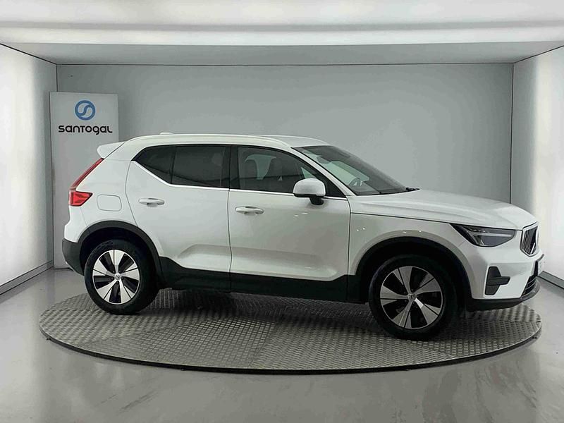Branco Usado 2023 Volvo XC40 Core SUV | € 42.490 (Caro) - Imagem 1/4
