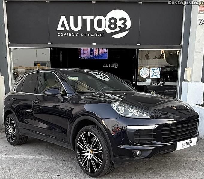 Azul Usado 2016 Porsche Cayenne SUV | € 49.990 - Imagem 1/1