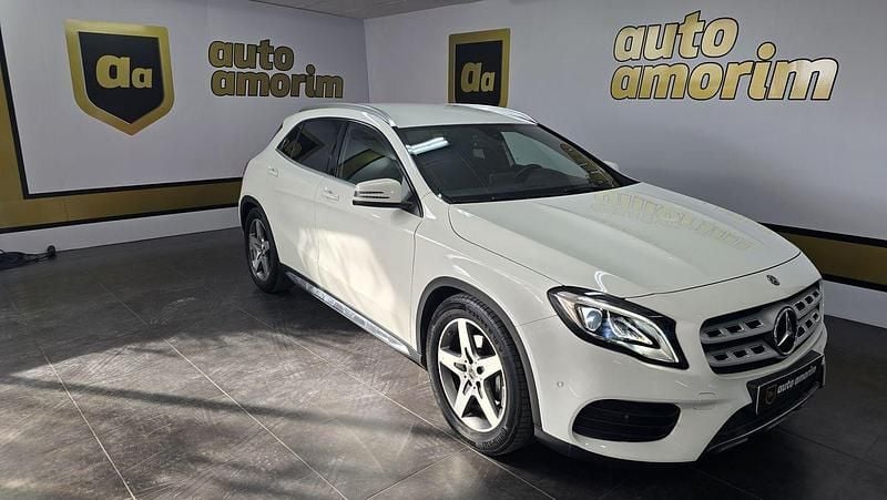Branco Usado 2019 Mercedes GLA220 AMG line SUV | € 31.850 - Imagem 1/4