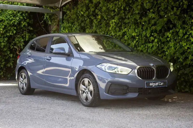 Cinzento Usado 2022 BMW 116 Advantage Citadino | € 22.900 (Bom preço) - Imagem 1/4
