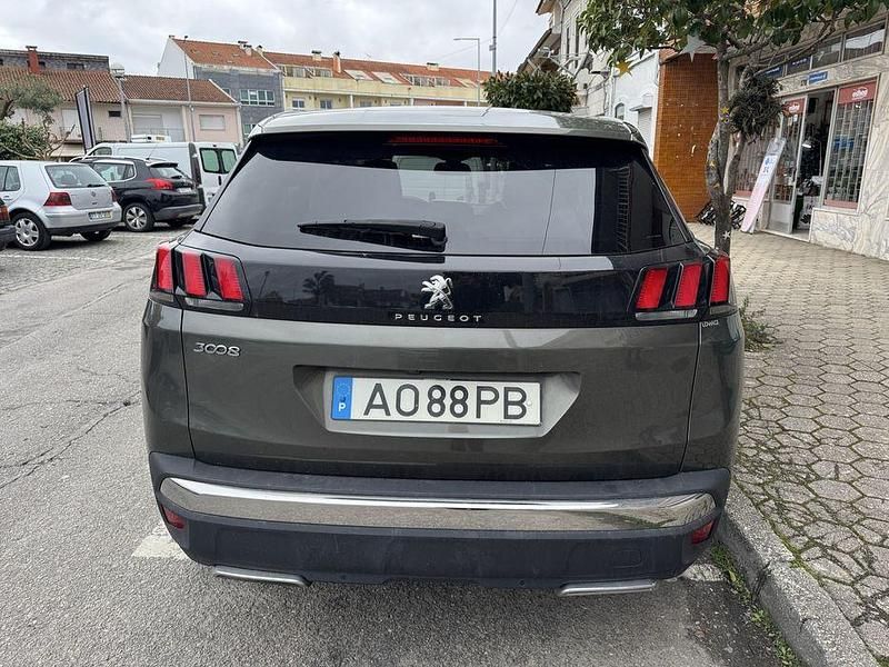 Usado Peugeot 3008 130 HP (95 kW) 2018 Sedan
