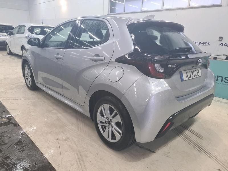 Usado Toyota Yaris Hybrid Comfort 115 HP (84 kW) 2021 Cinza