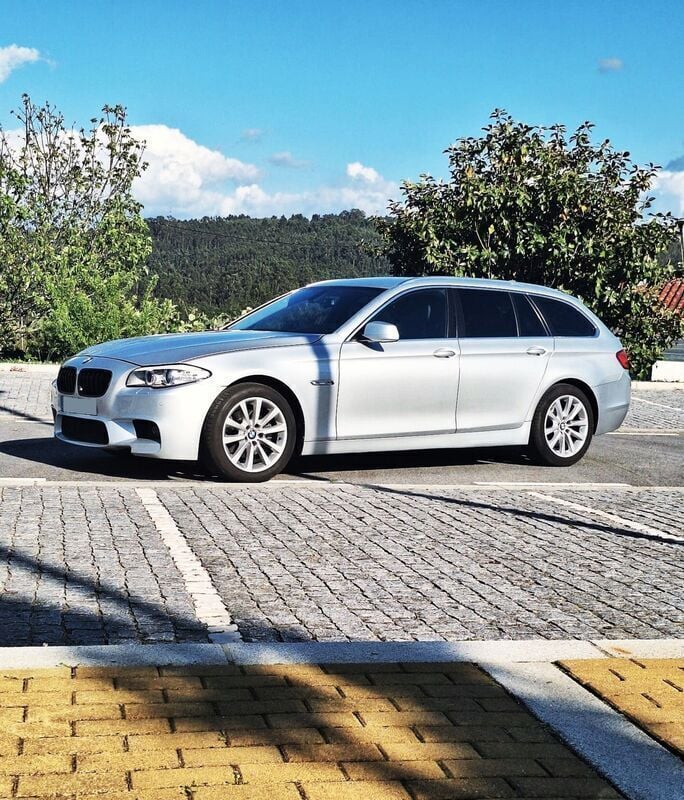 Cinza Usado 2011 BMW 520 Gran Turismo | € 14.500 - Imagem 1/4