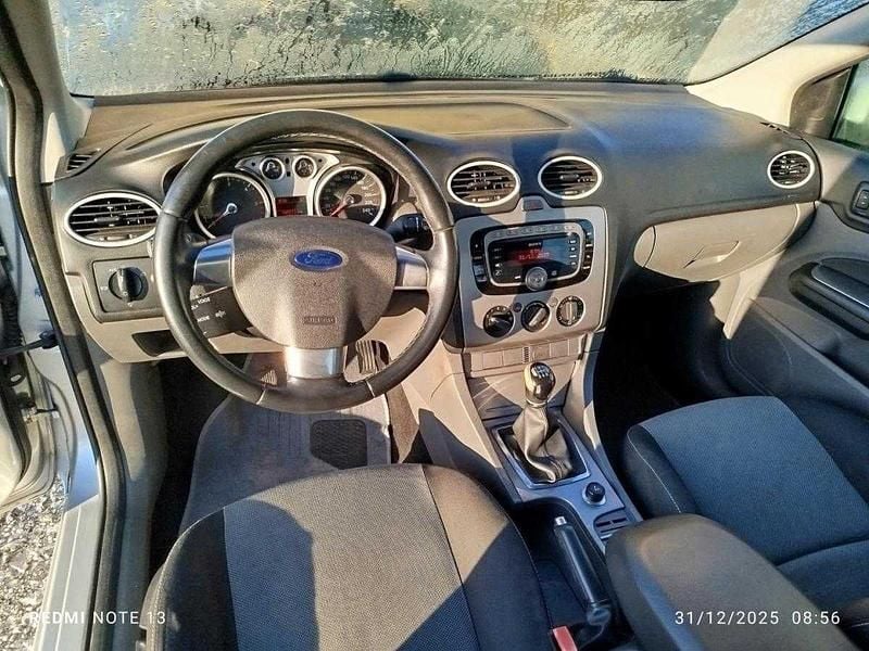 Usado Ford Focus 90 HP (66 kW) 2010 Cinzento