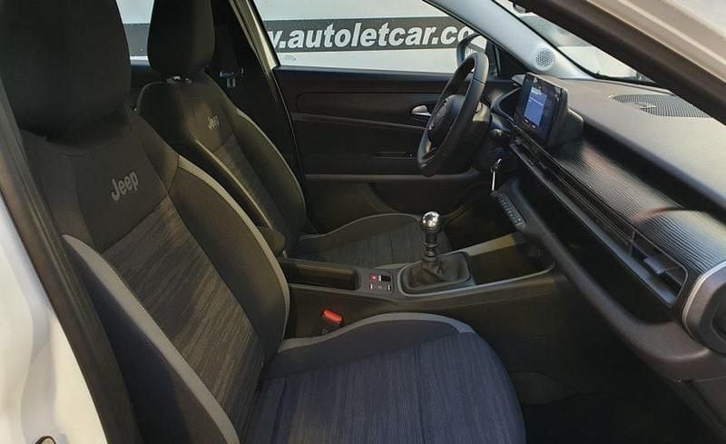 Usado Jeep Avenger Altitude 101 HP (74 kW) 2024 Branco SUV