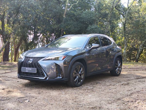 Cinzento Usado 2023 Lexus UX Sport Line SUV | € 46.000 (Caro) - Imagem 1/4