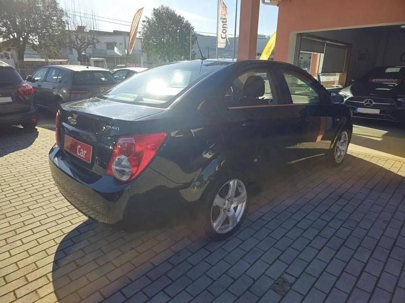 Usado Chevrolet Aveo LT 95 HP (69 kW) 2013 Preto Citadino