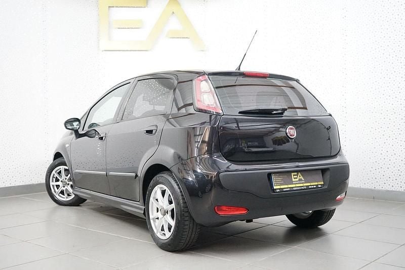 Usado Fiat Punto Evo Dynamic 85 HP (62 kW) 2010 Preto Citadino