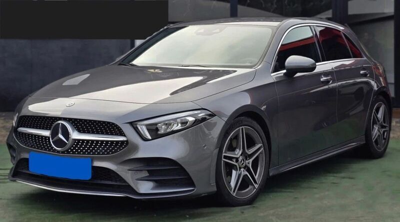 Cinzento Usado 2019 Mercedes A180 AMG line | € 25.900 (Preço justo) - Imagem 1/4