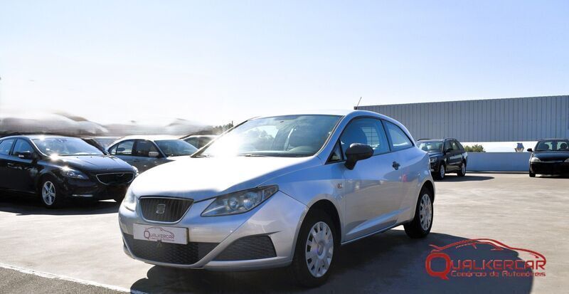 Cinza Usado 2010 Seat Ibiza Reference Citadino | € 4.000 (Super Preço) - Imagem 1/4