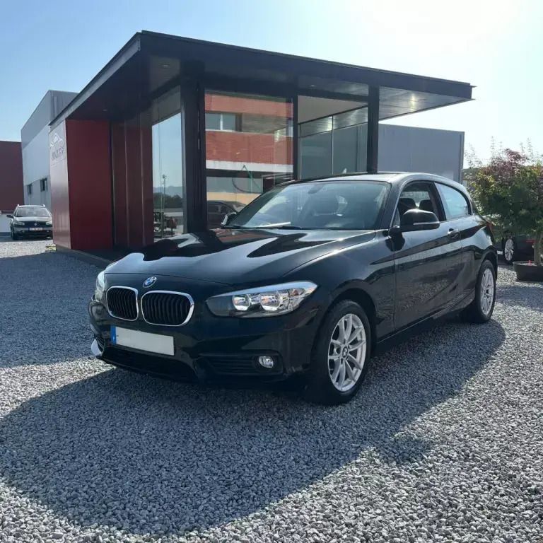 Preto Usado 2017 BMW 114 Comfort Edition Citadino | € 15.500 - Imagem 1/4