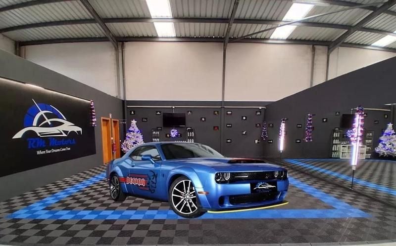 Azul Usado 2024 Dodge Challenger Coupé | € 145.900 - Imagem 1/4