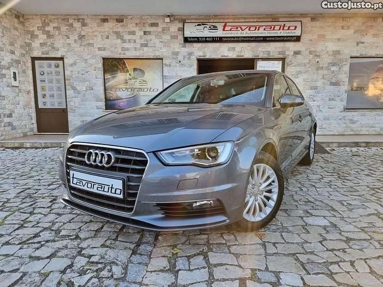 Usado Audi A3 Attraction 110 HP (80 kW) 2016 Cinza Sedan