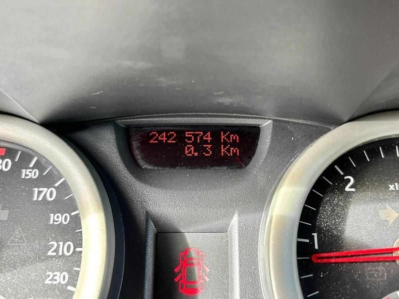 Usado Renault Mégane GrandTour 106 HP (77 kW) 2006 Cinzento Carrinha