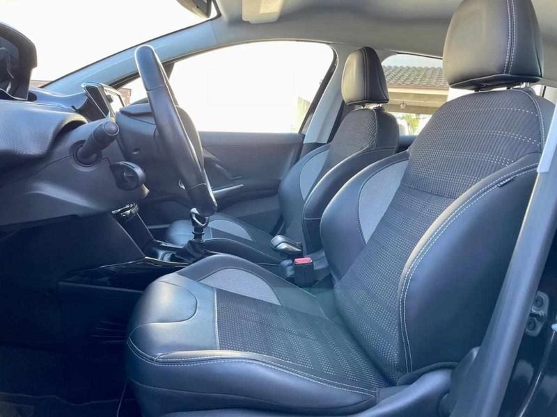 Preto Usado 2018 Peugeot 2008 SUV | € 8.800 - Imagem 1/4