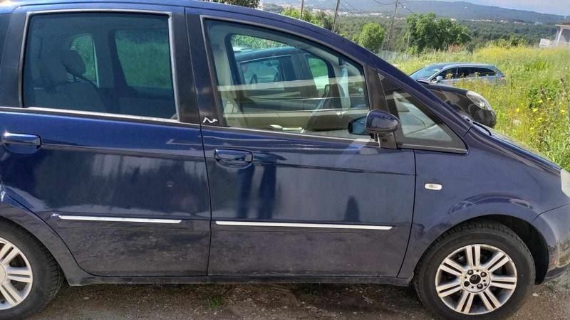 Azul Usado 2007 Lancia Musa Monovolume | € 5.500 - Imagem 1/4