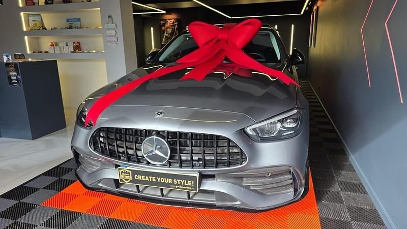 Usado Mercedes C300e AMG line 313 HP (230 kW) 2025 Cinza Sedan