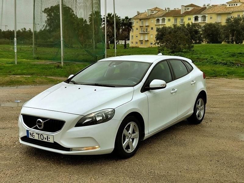 Usado Volvo V40 120 HP (88 kW) 2017 Sedan