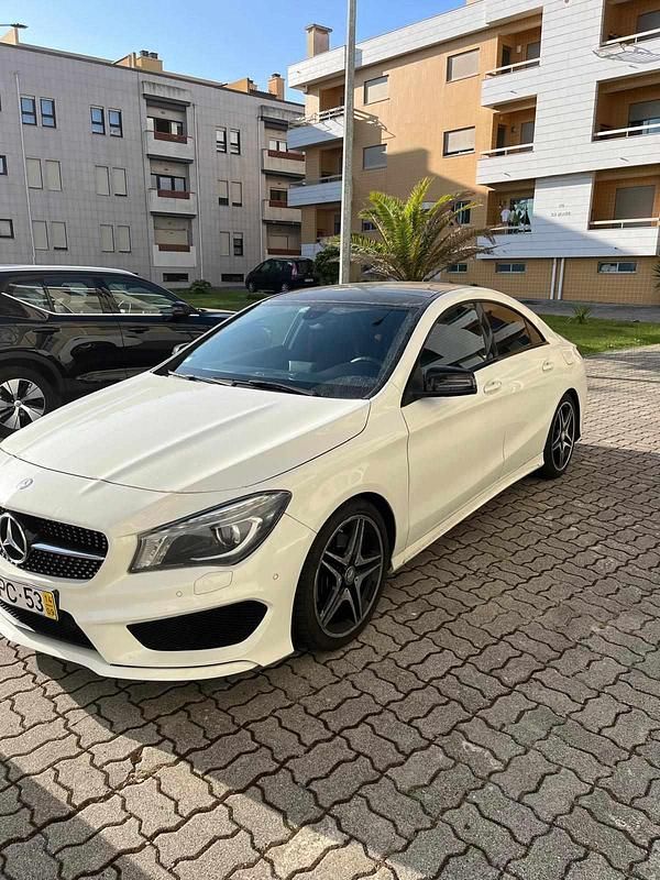 Branco Usado 2014 Mercedes CLA220 Sedan | € 22.000 (Preço elevado) - Imagem 1/4