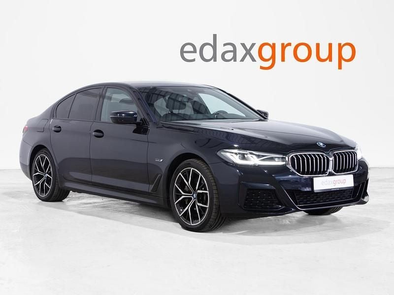 Azul Usado 2022 BMW 520 Sedan | € 33.990 - Imagem 1/4
