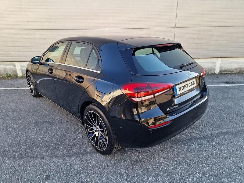 Usado Mercedes A180 Style 116 HP (85 kW) 2019 Preto