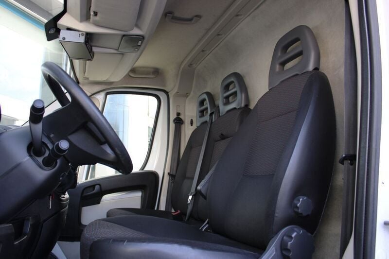 Usado Peugeot Boxer 130 HP (95 kW) 2015 Branco Van